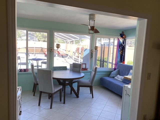 Sun room with Murphy bed - 810 E 23rd Ave