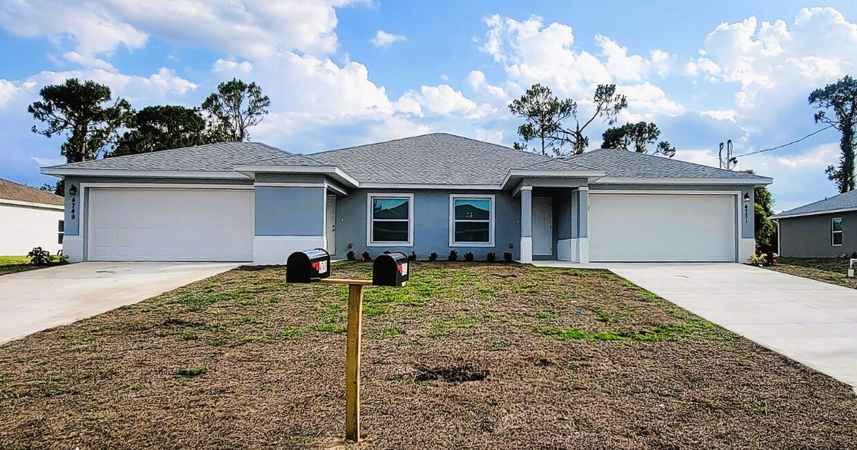 Foto principal - 4751 27th St SW