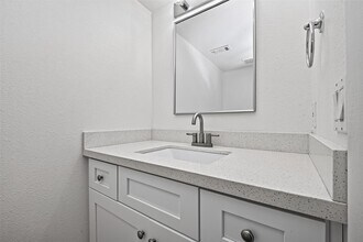 Building Photo - 1344 Chardonnay Dr