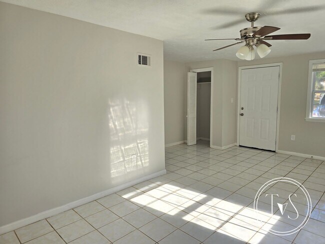 Foto del edificio - WINTER MOVE-IN SPECIAL: 50% OFF 1st FULL MONTH OF RENT** (**see description for details)