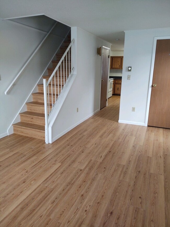 Building Photo - Adorable Townhome