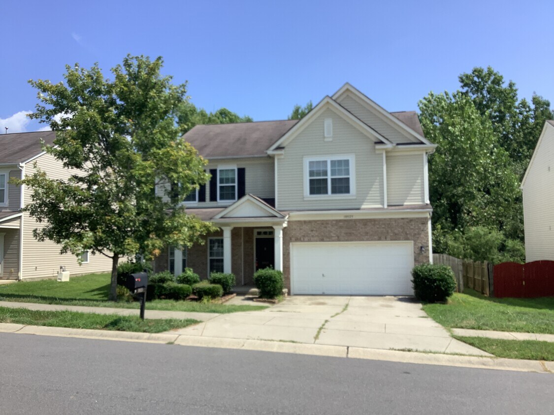 10525 Dominion Village Drive House Rental in Charlotte, NC