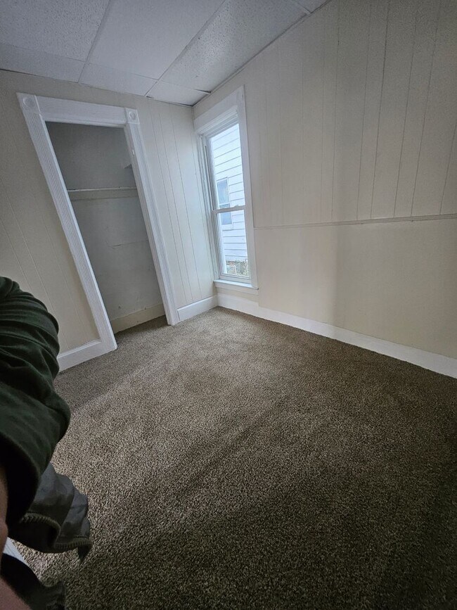 Foto del edificio - 4 bedroom townhouse style unit on west side