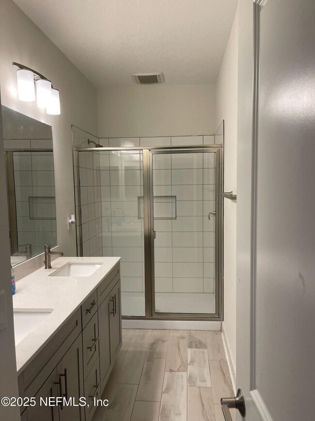 Foto del edificio - 66 Woodland Pk Dr