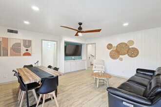 Building Photo - 7749 El Pensador Dr