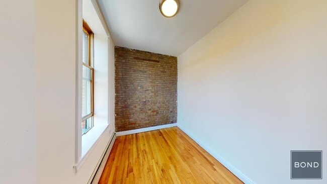 Building Photo - 221 St James Pl