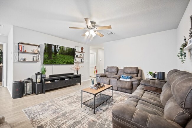 Building Photo - 5706 Elm Valley Dr