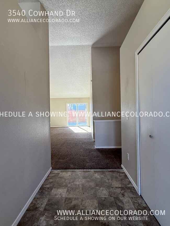 Foto del edificio - 3540 Cowhand Dr