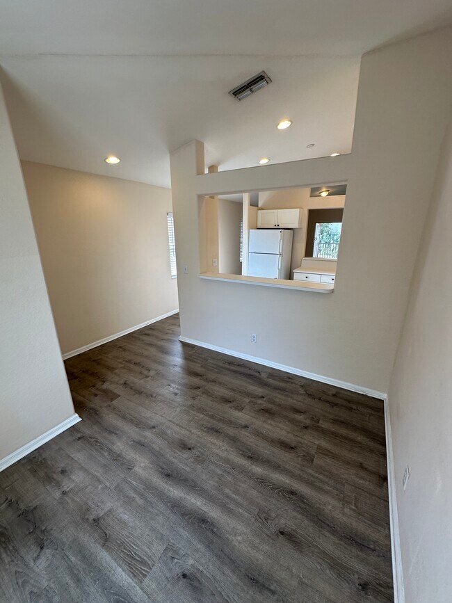 Foto del edificio - 26747 Little John Ct