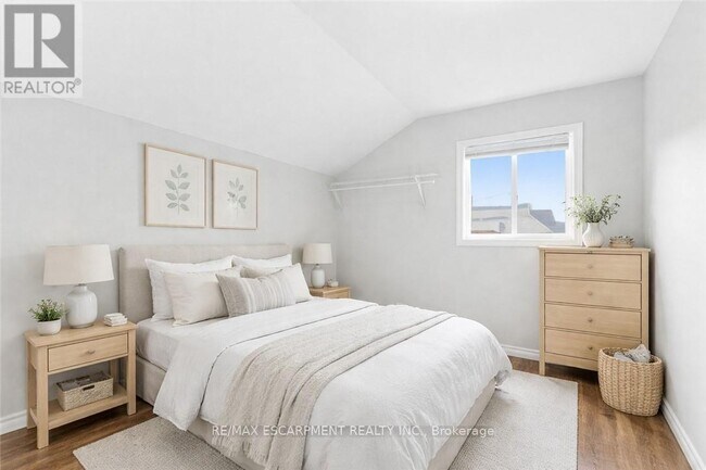 Photo du bâtiment - 2 Windsor St