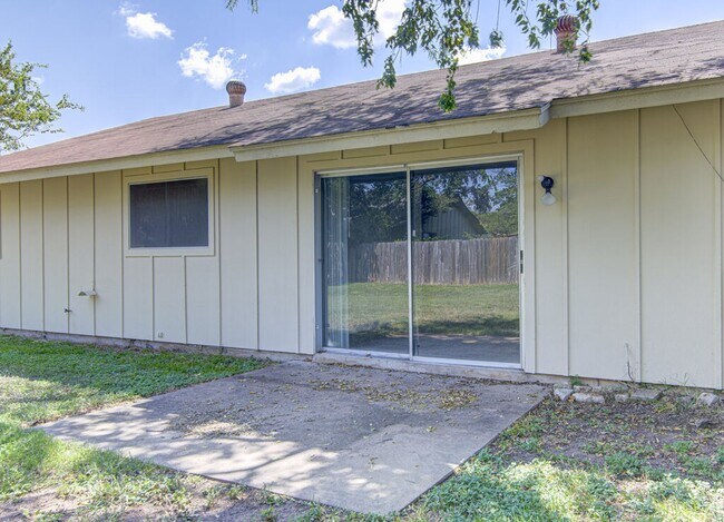 Foto del edificio - Charming 3 Bed / 2 Bath Home in a Prime Northwest Austin Location!