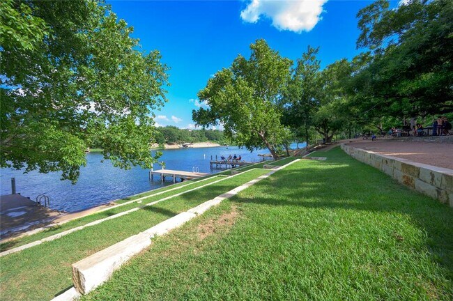 Foto del edificio - 14501 Blue Jay Point