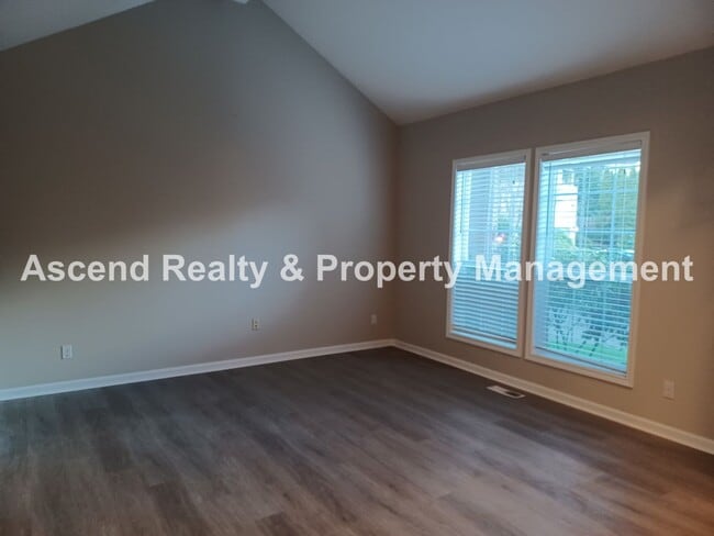 Building Photo - Gorgeous Updated Murrayhill Area 4 Bed on ...