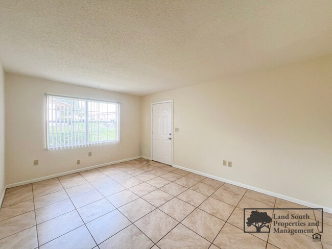 Foto del edificio - 5818 Charlton Dr