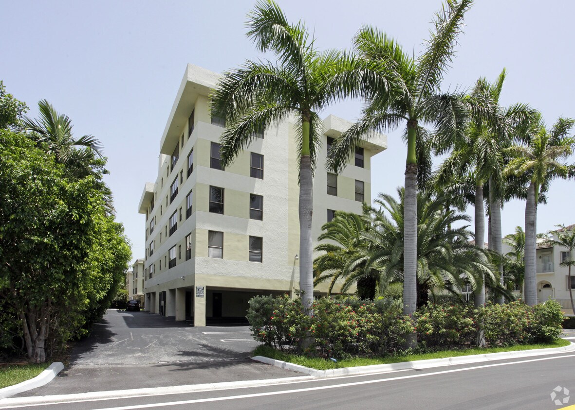 Building Photo - Imperial Manor