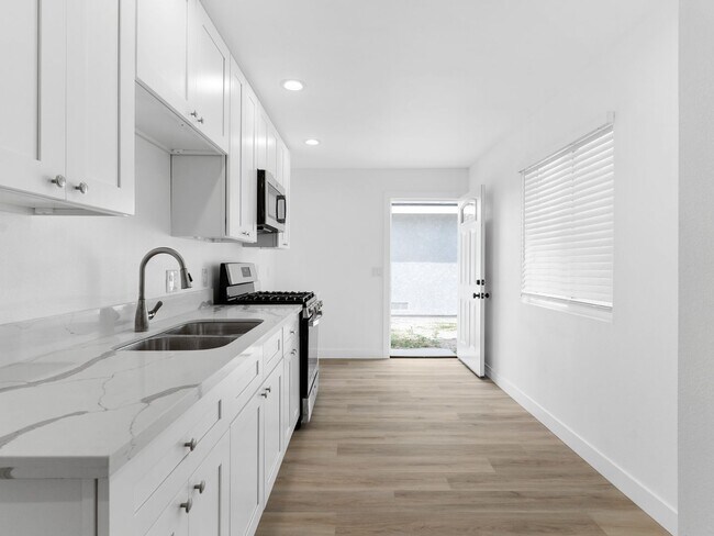 Building Photo - 2049 Cerritos