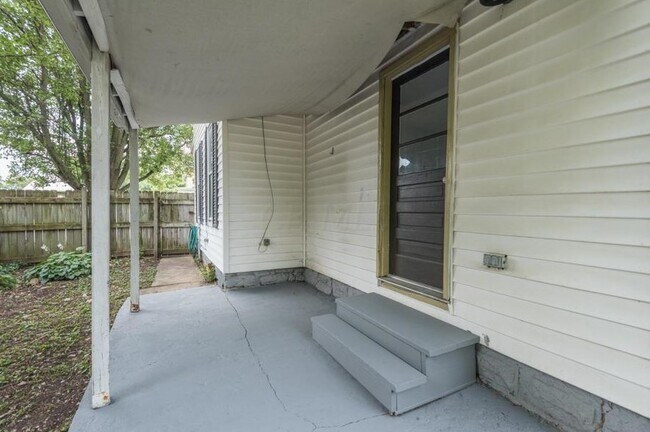 Building Photo - 23 E Lincoln Ave
