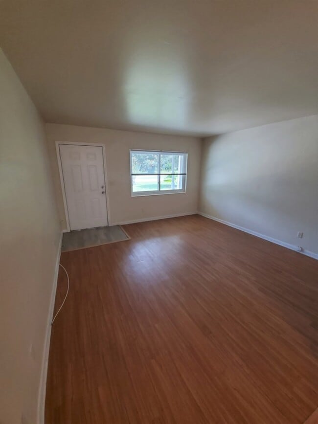Building Photo - Spacious 2/1 Duplex on Gospel Island!!!