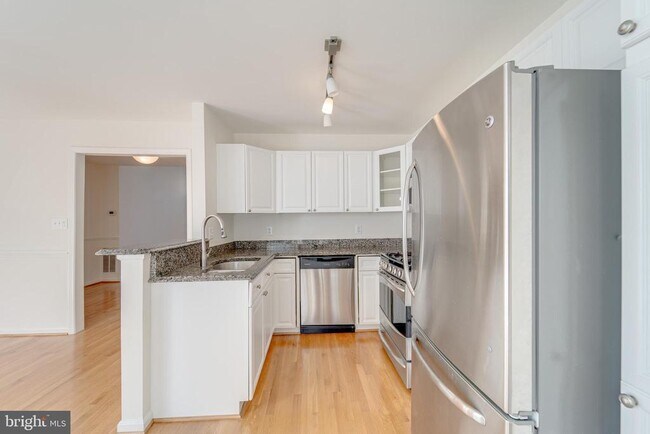 Foto del edificio - 4656 Kirkland Pl