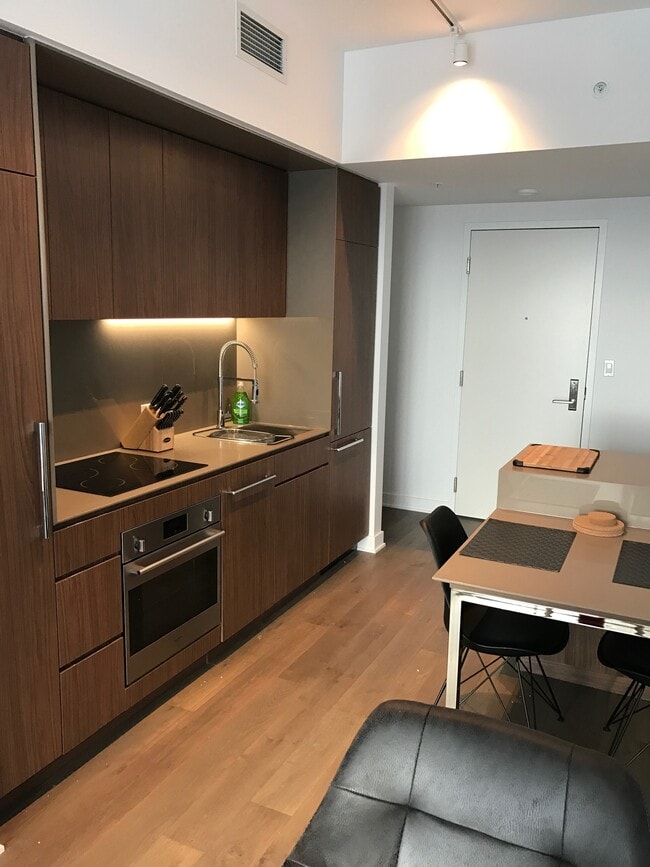 Photo du bâtiment - 1288 Av. des Canadiens-de-Montréal