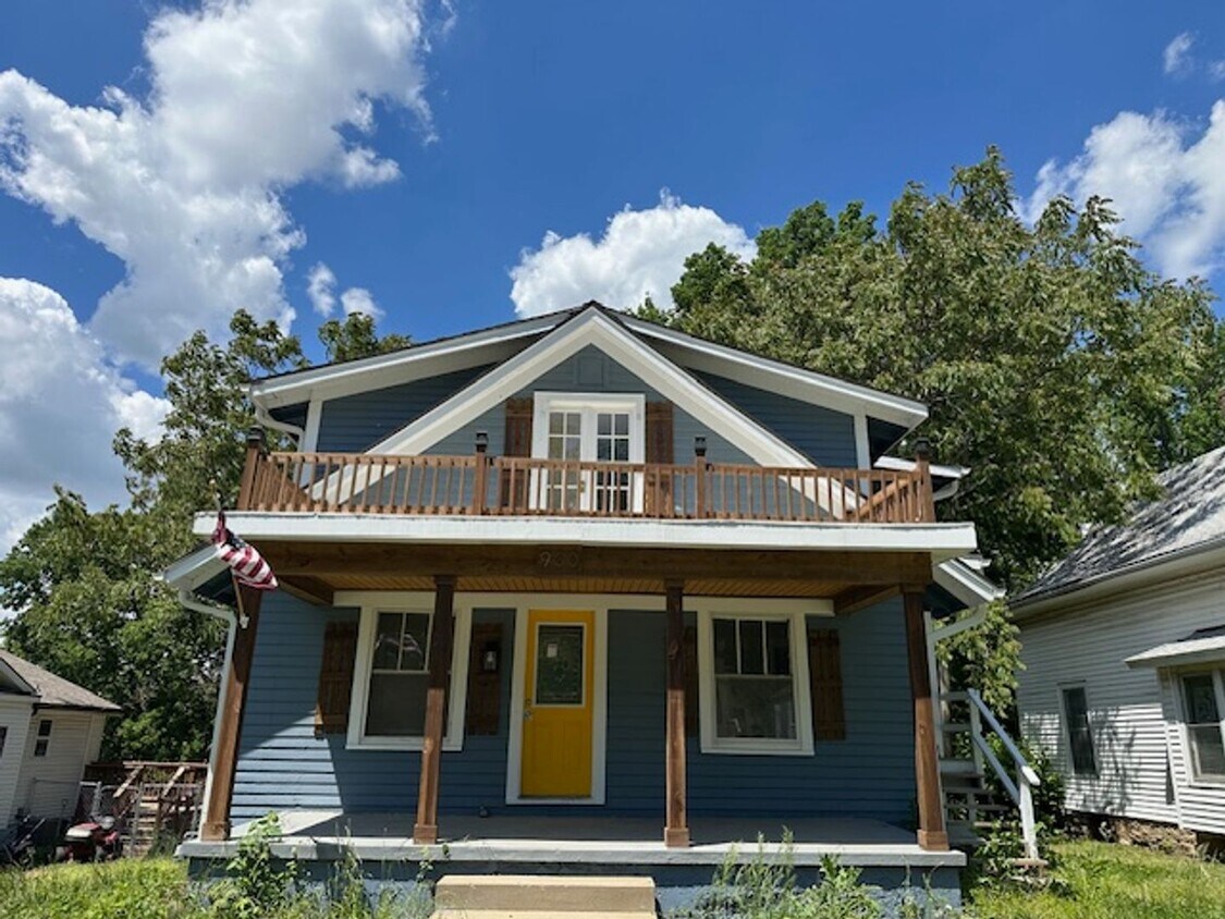 Primary Photo - Live in the cutest house on the block!