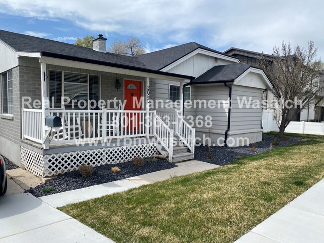 Building Photo - Come See This Beautiful 3 Bedroom 2.5 Bath...