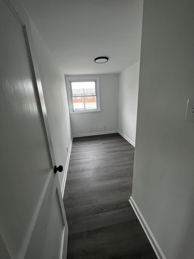 Dormitorio - 817 Hughes St