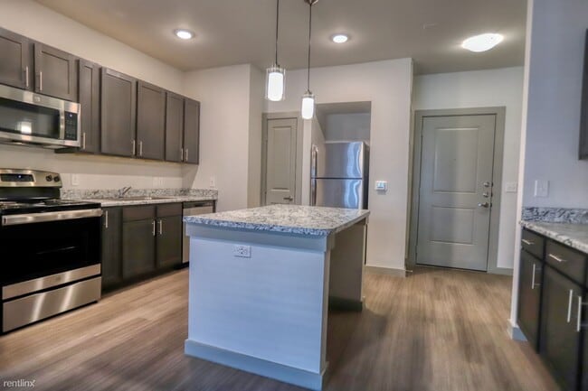 Foto del edificio - 1 br, 1 bath Condo - 2851 E University Ave...