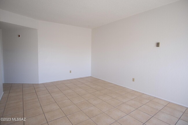 Building Photo - 2466 N Balboa Ave