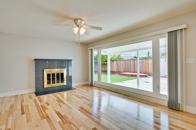 Foto del edificio - Fully Remodeled Single-Family Home Near Ap...