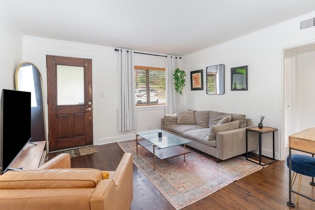 Foto del edificio - Charming Condo in Walkable Hillsboro Village