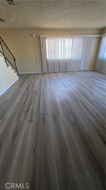 Foto del edificio - 3856 W 113th St