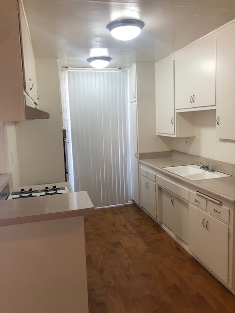 Foto del edificio - 15810 Vanowen St