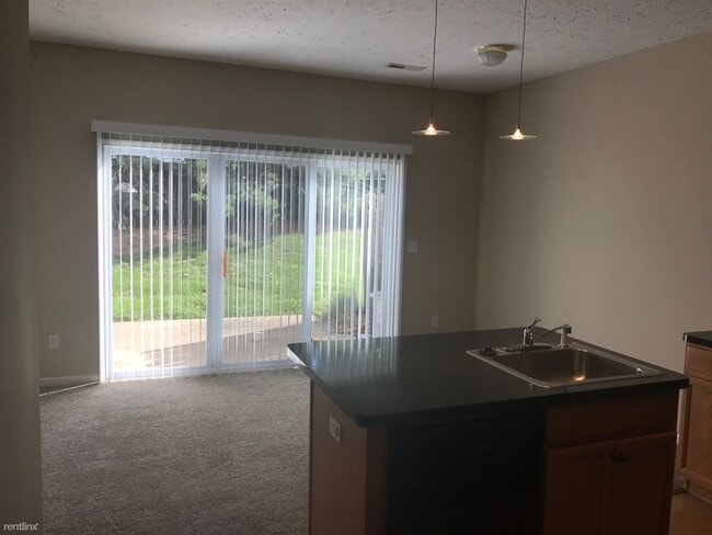 Building Photo - 370 Eden Ln