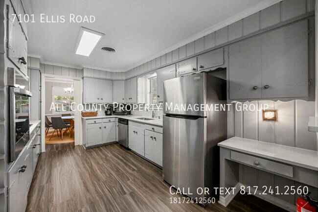 Foto del edificio - 7101 Ellis Rd