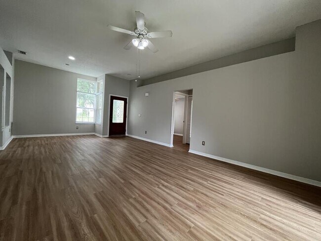 Building Photo - 1099 Manigan Ave