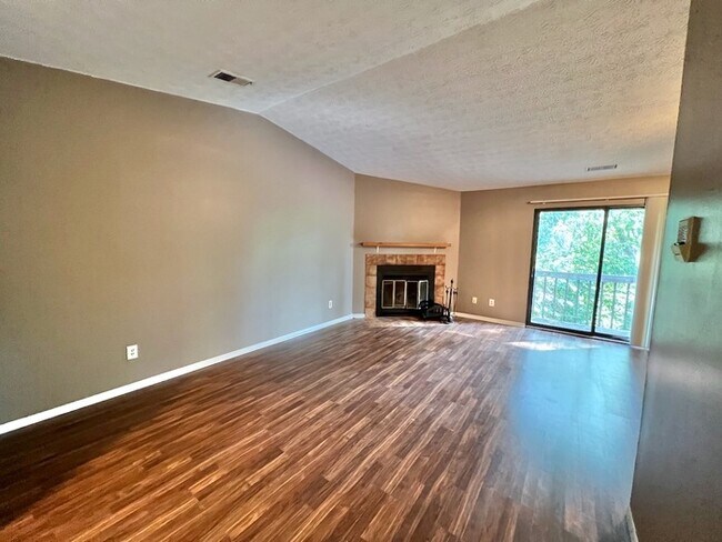 Building Photo - Affordable 2 bedroom Rentals with Separate...