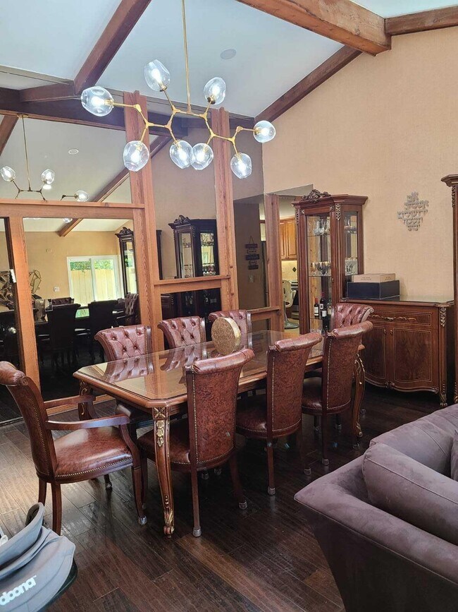 Foto del edificio - 7813 Kenway Pl W