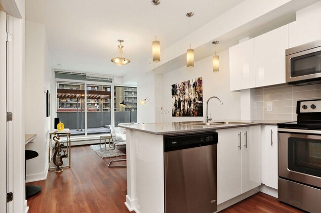 Building Photo - 1215 Apartments