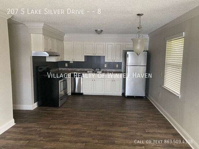 Foto del edificio - Lakeside Living at it's finest!