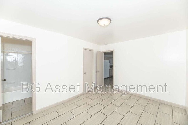 Building Photo - 728 Darina Ave