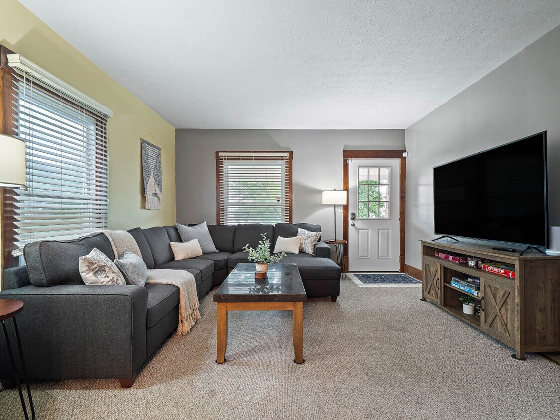 Foto principal - 681 Washington St