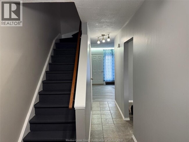 Building Photo - 2671 Vine Ct