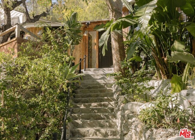 Foto del edificio - 8409 Lookout Mountain Ave
