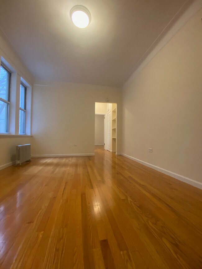 COMMON AREA - 114 W 13th St