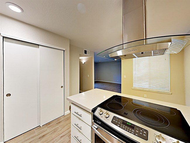 Building Photo - 1 br, 1 bath  - 2522 T St Apt 7 Apt 7
