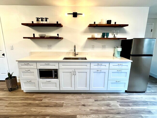 Mini cocina (horno de inducción, horno tostador. No incluye estufa ni lavavajillas). - 1215 SE Lexington St