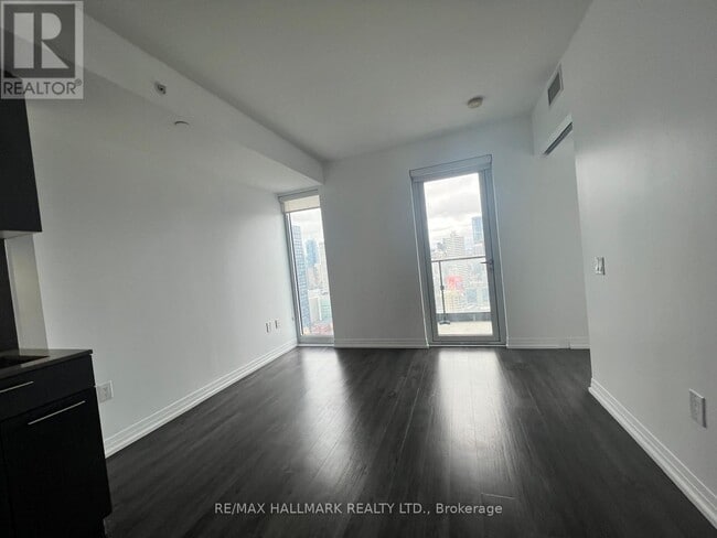 Building Photo - 251 Jarvis St