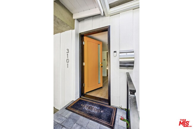 Foto del edificio - 3101 Beachwood Dr