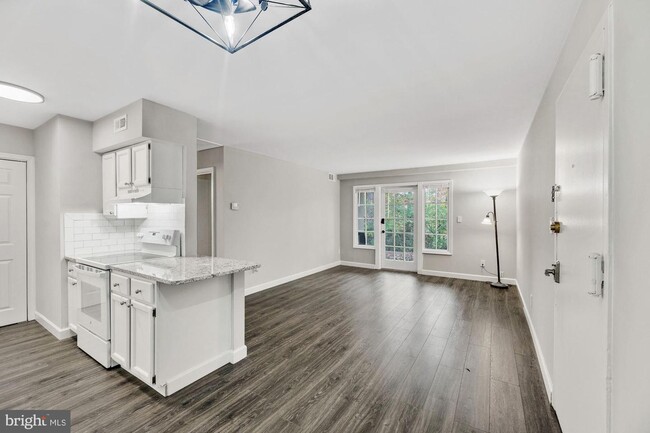 Foto del edificio - 5905 Kingsford Rd